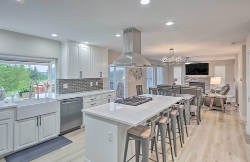 Kent House | Spacious Kent Home: Great for Large Families!