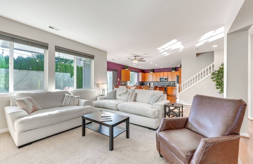 Kent House | Spacious Kent Home Near SeaTac Airport w/Patio