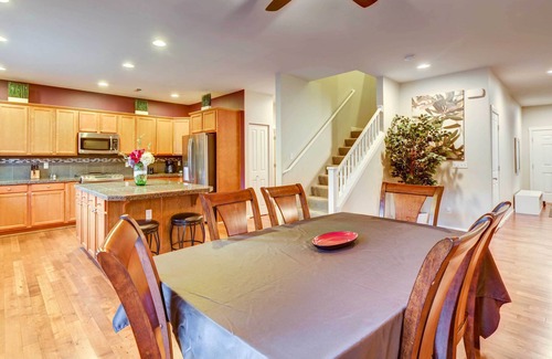 Kent House | Spacious Kent Home Near SeaTac Airport w/Patio