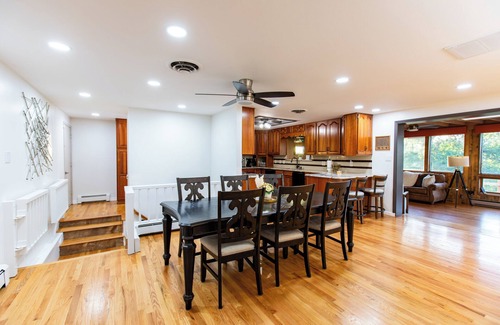 Applewood Villages House | Spacious ~ King Beds ~ Pool ~ Spa~ Mountain View’s