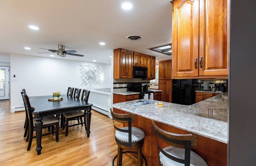 Applewood Villages House | Spacious ~ King Beds ~ Pool ~ Spa~ Mountain View’s