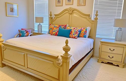 Loughman House | Spacious King, Queen Rooms in Luxury Villa-Pool-SPA-Disney-WiFi-Smart TV