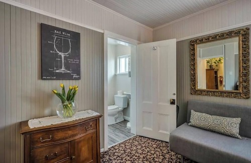 Calistoga Hotel | Spacious King Retreat – 5 Min to & Hot Springs and Napa Valley's Best Wineries