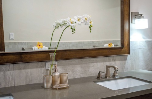 Armenia Resort | Spacious King Suite at Resort with a river view in gorgeous Roaring Creek Belize