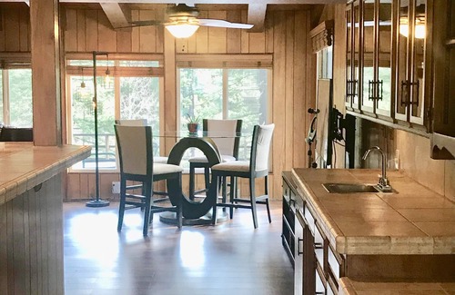 Hamilton Branch House | Spacious Lake Almanor River Front Home, sleeps 11, 2 king bed, 2 queen bed