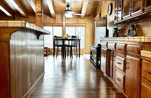 Hamilton Branch House | Spacious Lake Almanor River Front Home, sleeps 11, 2 king bed, 2 queen bed