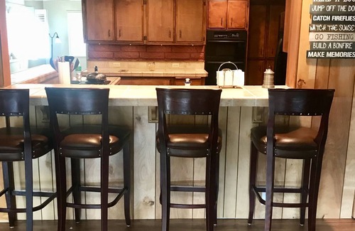 Hamilton Branch House | Spacious Lake Almanor River Front Home, sleeps 11, 2 king bed, 2 queen bed