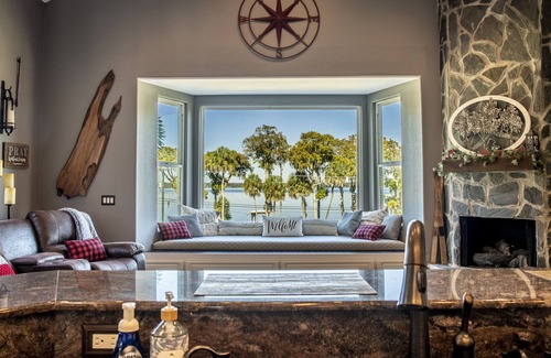 Thonotosassa House | Spacious Lake Front , Private Pool/Spa and Dock