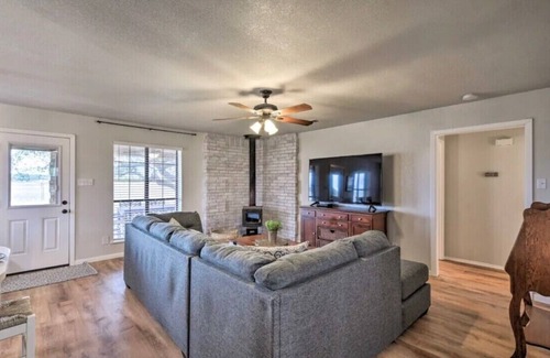 Lake Brownwood House | Spacious Lake Front House with Hot Tub and Grill