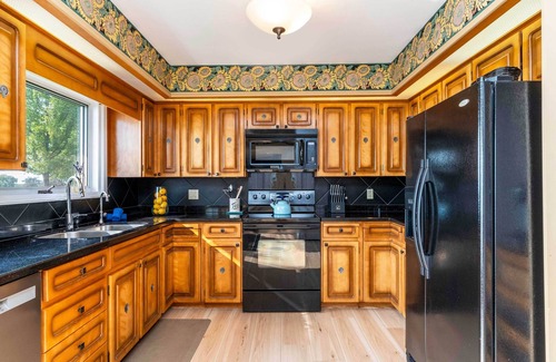 Bayfield Cottage | Spacious Lake Level Beachfront Cottage; Short walk from the Bayfield Village