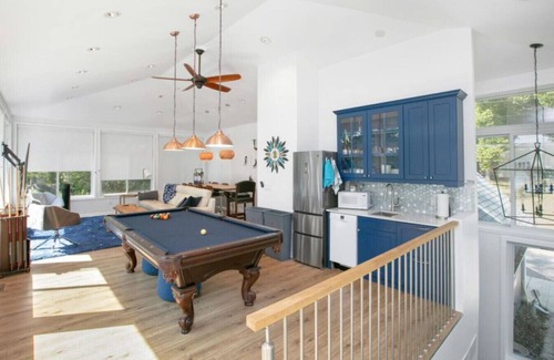 Vandalia House | Spacious Lake Stay Hot Tub 11 Bed Pool Table