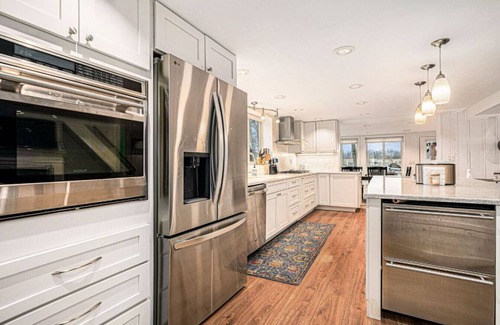 Vandalia House | Spacious Lake Stay Hot Tub 11 Bed Pool Table
