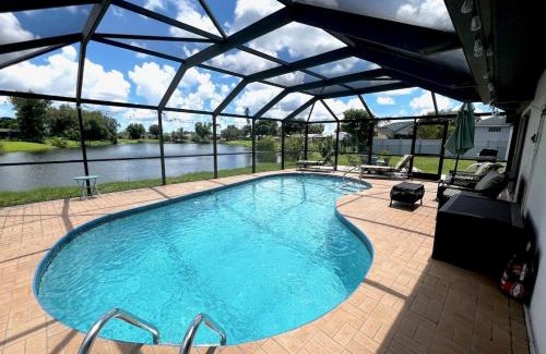 North Fort Myers House | Spacious lakefront pool home in North Fort Myers
