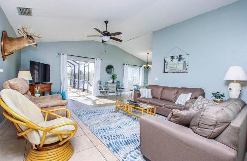 North Fort Myers House | Spacious lakefront pool home in North Fort Myers