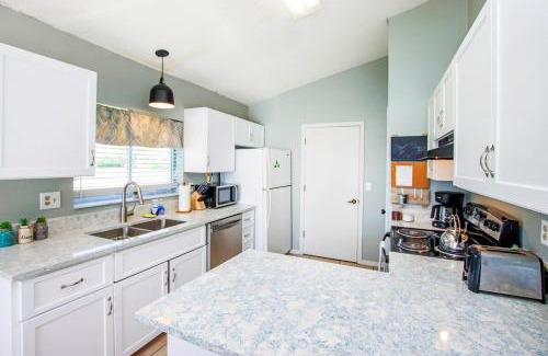 North Fort Myers House | Spacious lakefront pool home in North Fort Myers