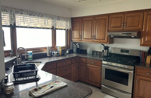 Wisconsin House | Spacious, Lakefront 2-bedroom/2-bath house 30 min to Lambeau Field w/Futon in LR
