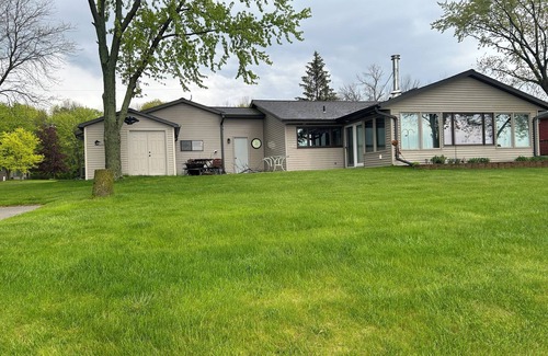 Wisconsin House | Spacious, Lakefront 2-bedroom/2-bath house 30 min to Lambeau Field w/Futon in LR