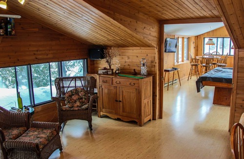Sainte-Adele Cottage | Spacious Lakefront Cottage