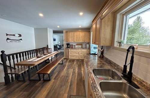 Machar Cottage | Spacious Lakefront family friendly six bedroom cottage on beautiful Eagle Lake.
