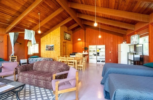 Sterling Cabin | Spacious Lakefront Cabin for Groups-Sleeps 6, Kitchen, Stained Glass Charm