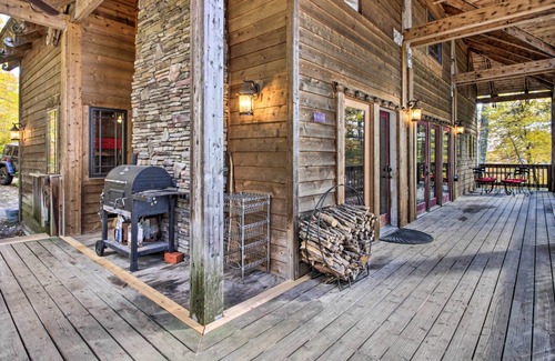 Emily Cabin | Spacious Lakefront Cabin w/ Fire Pit & Grill!