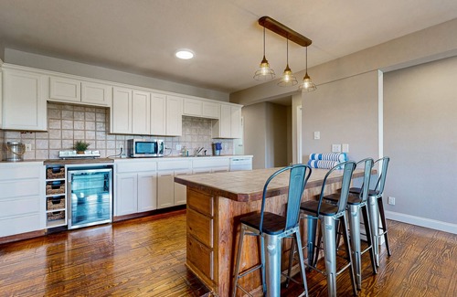 Spicewood House | Spacious lakefront hideaway with decks, grill, billiards, tennis & pool