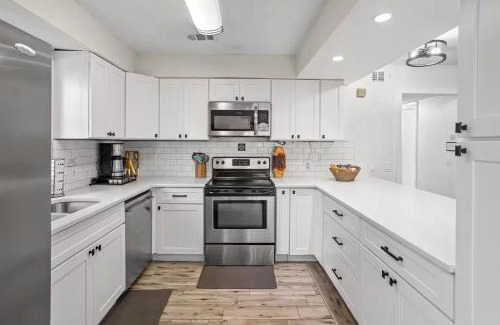Southwest Orlando House | Spacious Lakefront House with Pool, Hottub, & Boating