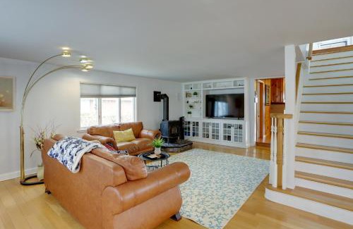 Woodland Beach House | Spacious Lakefront House with Backyard Fire Pit