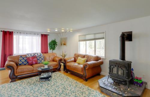 Woodland Beach House | Spacious Lakefront House with Backyard Fire Pit