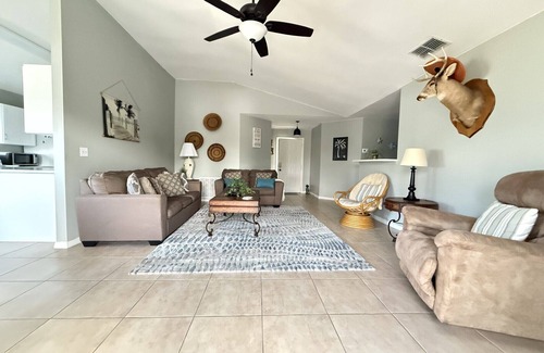 North Fort Myers House | Spacious lakefront pool home in North Fort Myers - Horizon Oasis