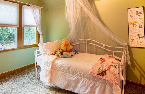 Beaver Island House | Spacious Lakehouse ~ great for large groups!