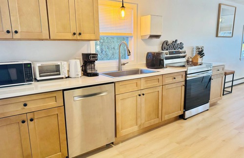 Coventry House | Spacious Lakehouse w/Private Beach