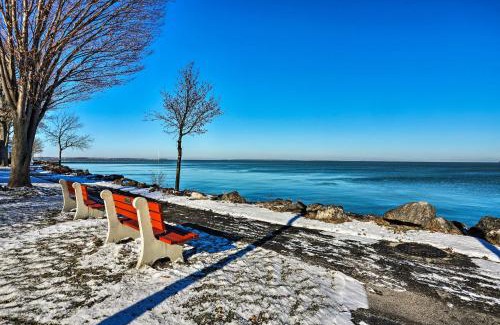 Lakeside House | Spacious Lakeside Cottage - 2 Miles to Marblehead!