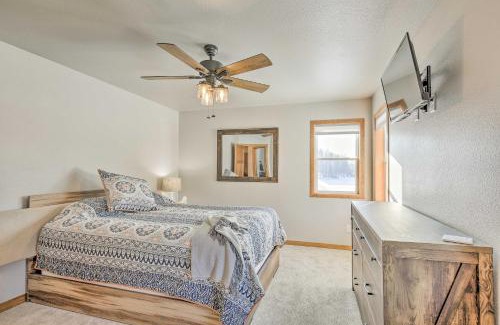 Harshaw House | Spacious Lakeside Family Home on Big Bearskin Lake