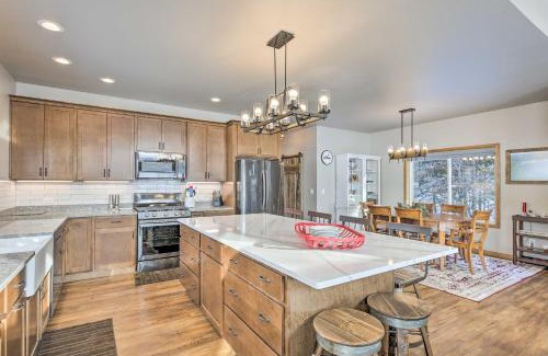 Harshaw House | Spacious Lakeside Family Home on Big Bearskin Lake