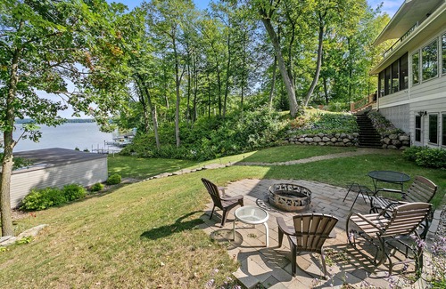 Amery House | Spacious lakeside retreat