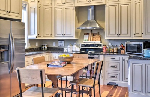 Winchester House | Spacious Lakeview Townhome, Pet-Friendly w/Dock & Boatslip