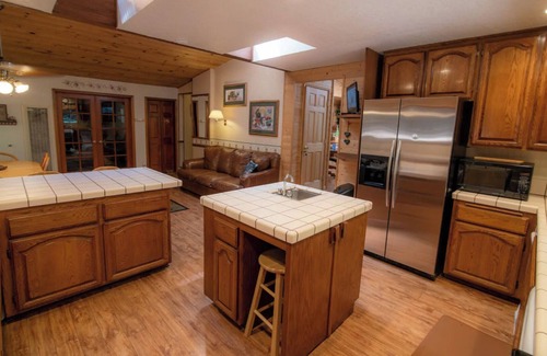 Glencoe House | Spacious Large Homestyle Family Cabin in LMP Arnold