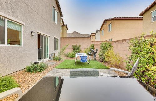 Las Vegas House | Spacious Las Vegas Home with Patio, 17 Mi to Strip!