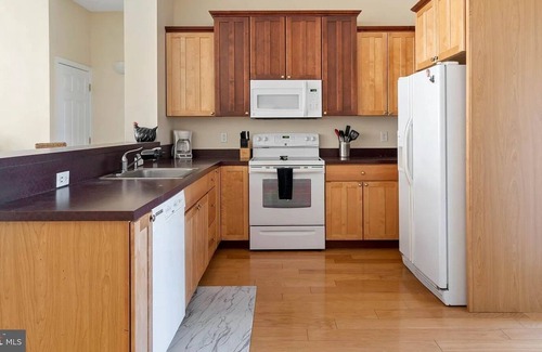 Villages of Five Points Condo | Spacious Lewes Beach Town Condo