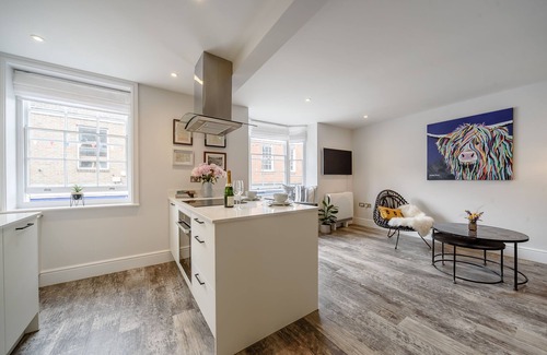Henley-on-Thames Apartment | Spacious, light and luxurious apartment in the heart of Henley