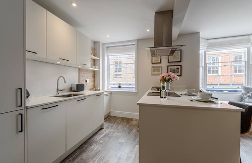 Henley-on-Thames Apartment | Spacious, light and luxurious apartment in the heart of Henley