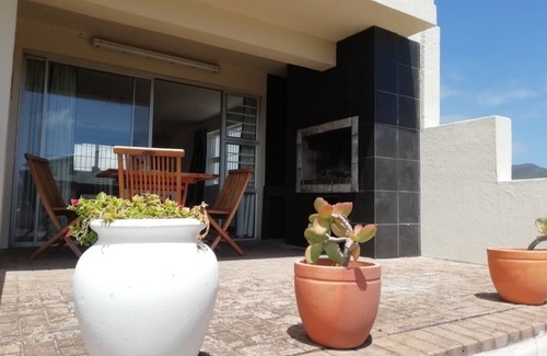 Pringle Bay House | Spacious, Light and Ideally Located -100 m to Beach,1h to Cape Town,South Africa