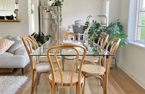 Hawthorn Apartment | Spacious & light-filled, Elm St makes for a homely holiday