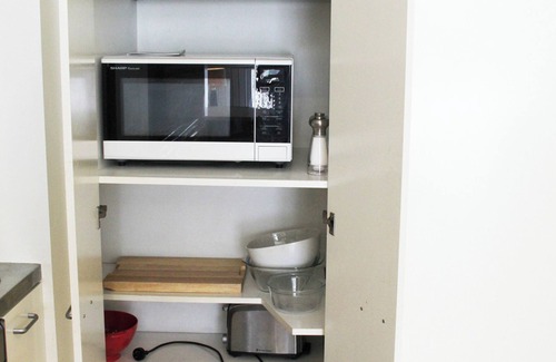 Auckland Central Business District Apartment | Spacious Light-filled Central Character Apt - so close to Britomart and the Uni!