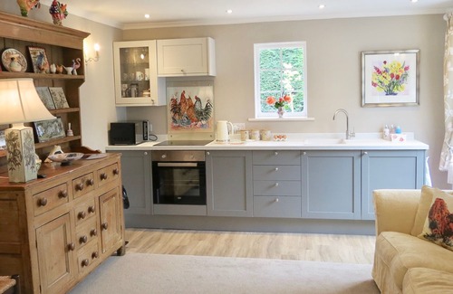 Alpheton House | Spacious, light, self contained 2 room holiday Annex with own access.