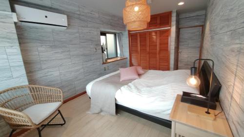 Suruga Ward Apartment | Spacious Living and Garden 10 min walk from Shizuoka station