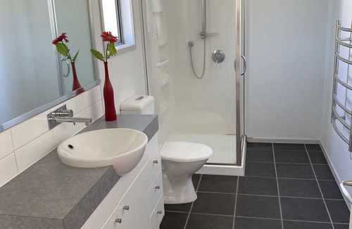 Pauanui House | Spacious living close to the beach