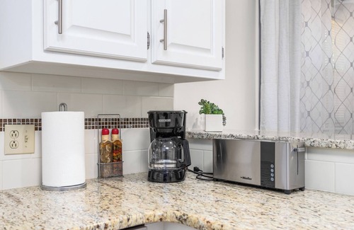 Burlington House | Spacious Living Less than 2 miles from Elon University!