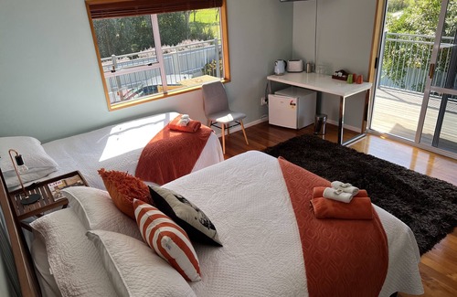 Kekerengu Cabin | Spacious Lodge ,Seaviews,2 minutes from beach.